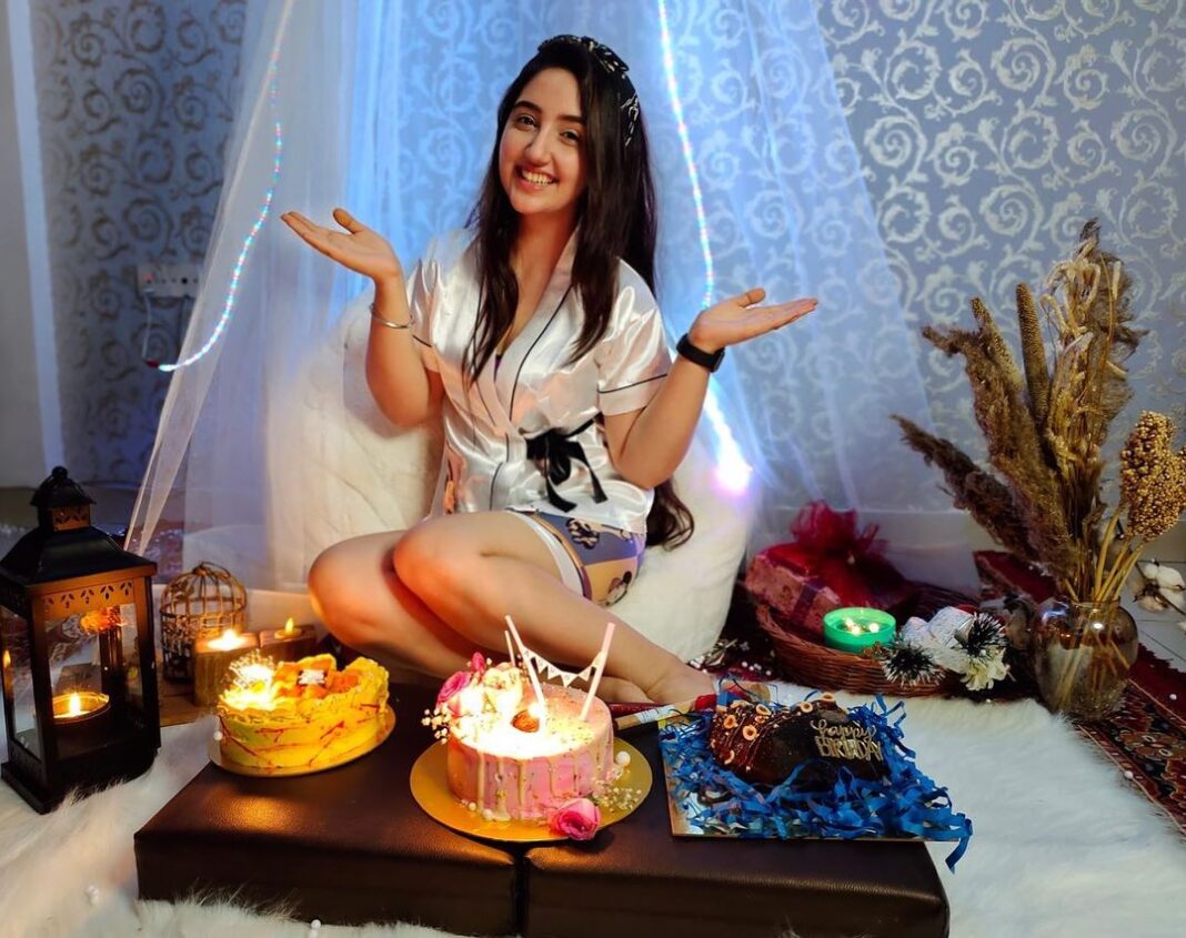 Ashnoor Kaur Instagram - 🎂
.
.
That’s my midnight #Sassy17 birthday celebration🤩
Thanks mom dad @kauravneet79 @gurmeetsingh0911 for making this beautiful set up with @white_door_interiors 🤍
Wearing @bleu_de_perle
Thanks @bakeoholicdesserts for the yum cakes😁 Ashnoor Kaur Instagram - 🎂 . . That’s my midnight #Sassy17 birthday celebration🤩 Thanks mom dad @kauravneet79 @gurmeetsingh0911 for making this beautiful set up with @white_door_interiors 🤍 Wearing @bleu_de_perle Thanks @bakeoholicdesserts for the yum cakes😁