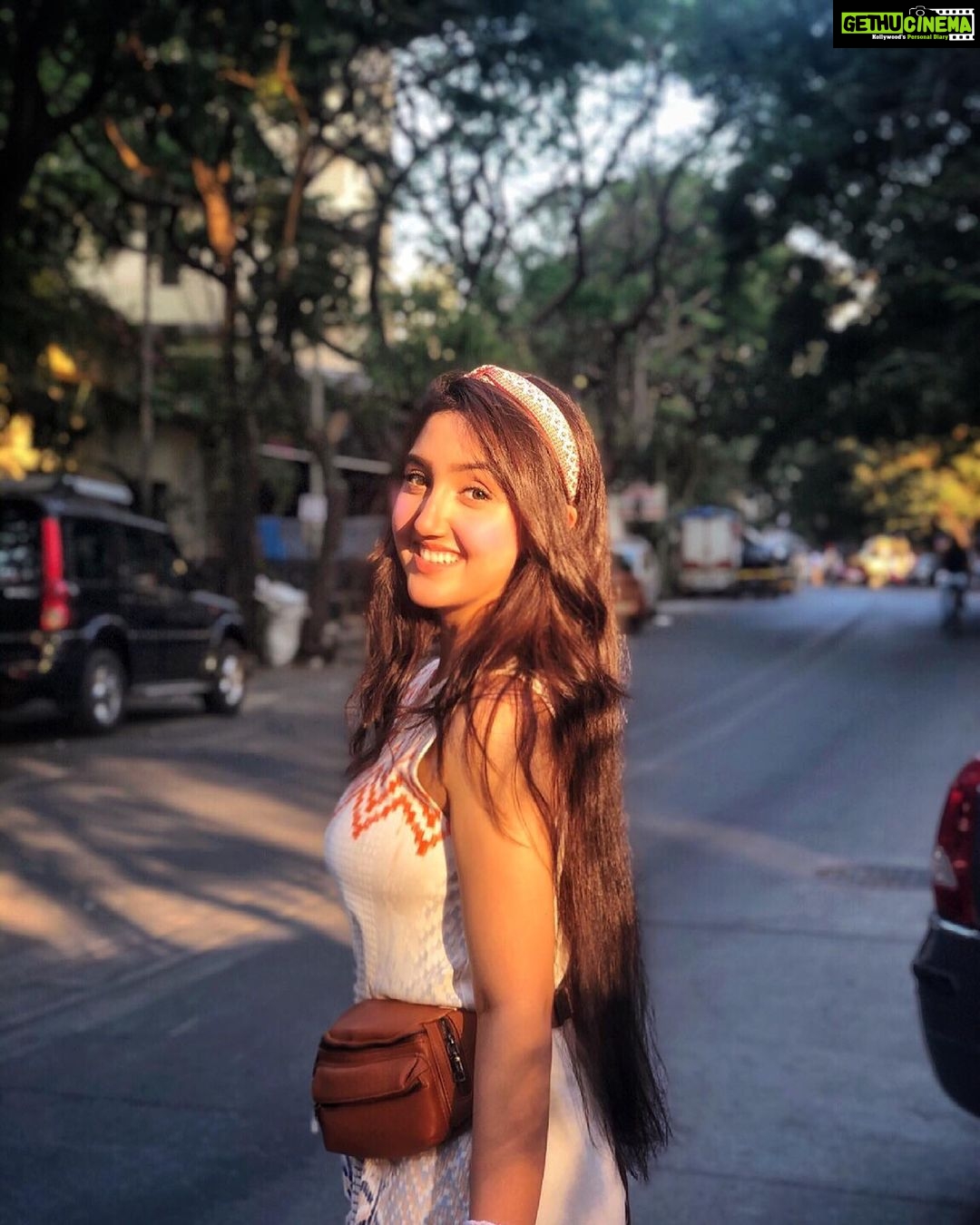 Ashnoor Kaur Instagram - If you see someone without a smile, give them one of yours☺️❤️ #SpreadHappiness #SpreadLove #BeKind