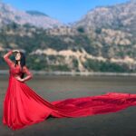 Ashnoor Kaur Instagram - Elegance is when the inside is as beautiful as outside♥️✨ . . 1000th POSTTT PEOPLEZZZZ🥳 (Also swipe to the last picture to see my 35 FEET long gown!!) Styled by my lovely @harshkhullarofficial ❤️ Wearing @kairs_by_akansha_kashyap