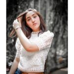 Ashnoor Kaur Instagram - Eyecontact and a heartbeat👀💓 1,2,3 or 4?