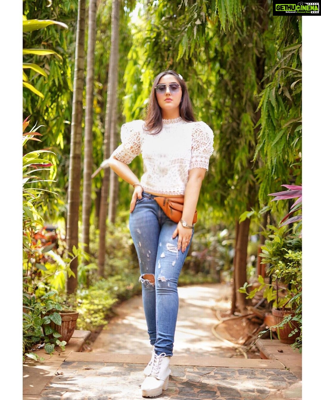 Ashnoor Kaur Instagram - Be stubborn about your goals but flexible about your methods✨ . . Wearing @closet.hues