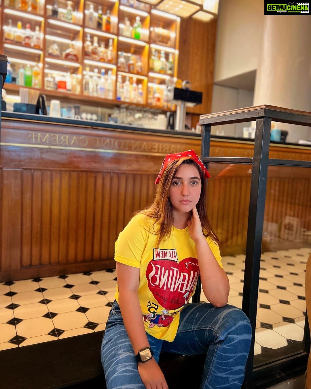 Ashnoor Kaur Instagram - Dressing caʒ to fancy restaurants is my new hobby👁👄👁