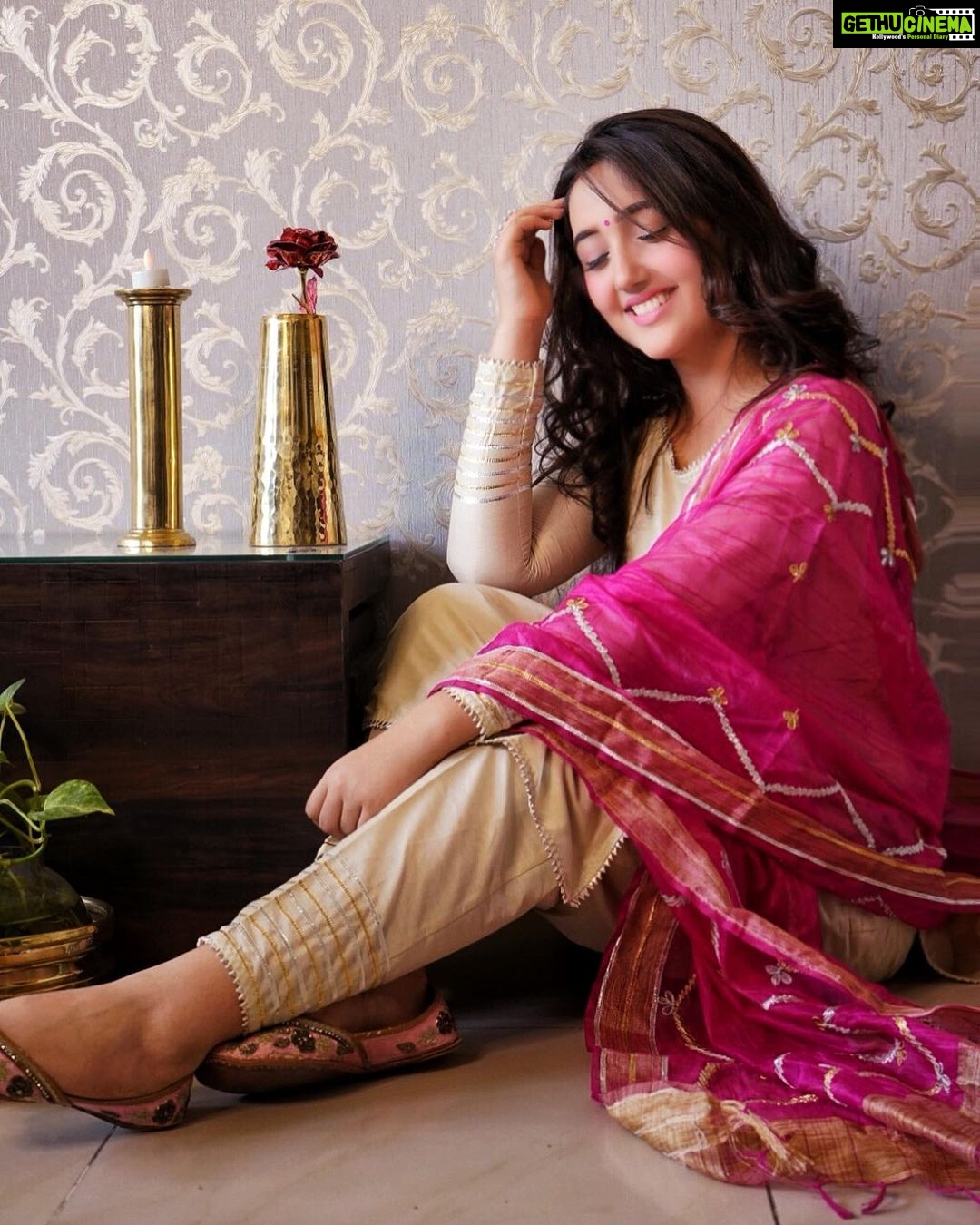 Ashnoor Kaur Instagram - May the demons inside us burn, so that we emit the light of positivity and love where ever we go! Happy choti holi ya’ll💗✨ #HolikaDahan . . . Copper planters @ptal.in Wearing @the_homeaffair_jaipur