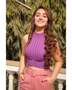 Ashnoor Kaur Instagram - Smile at life, it’ll smile back at you💗