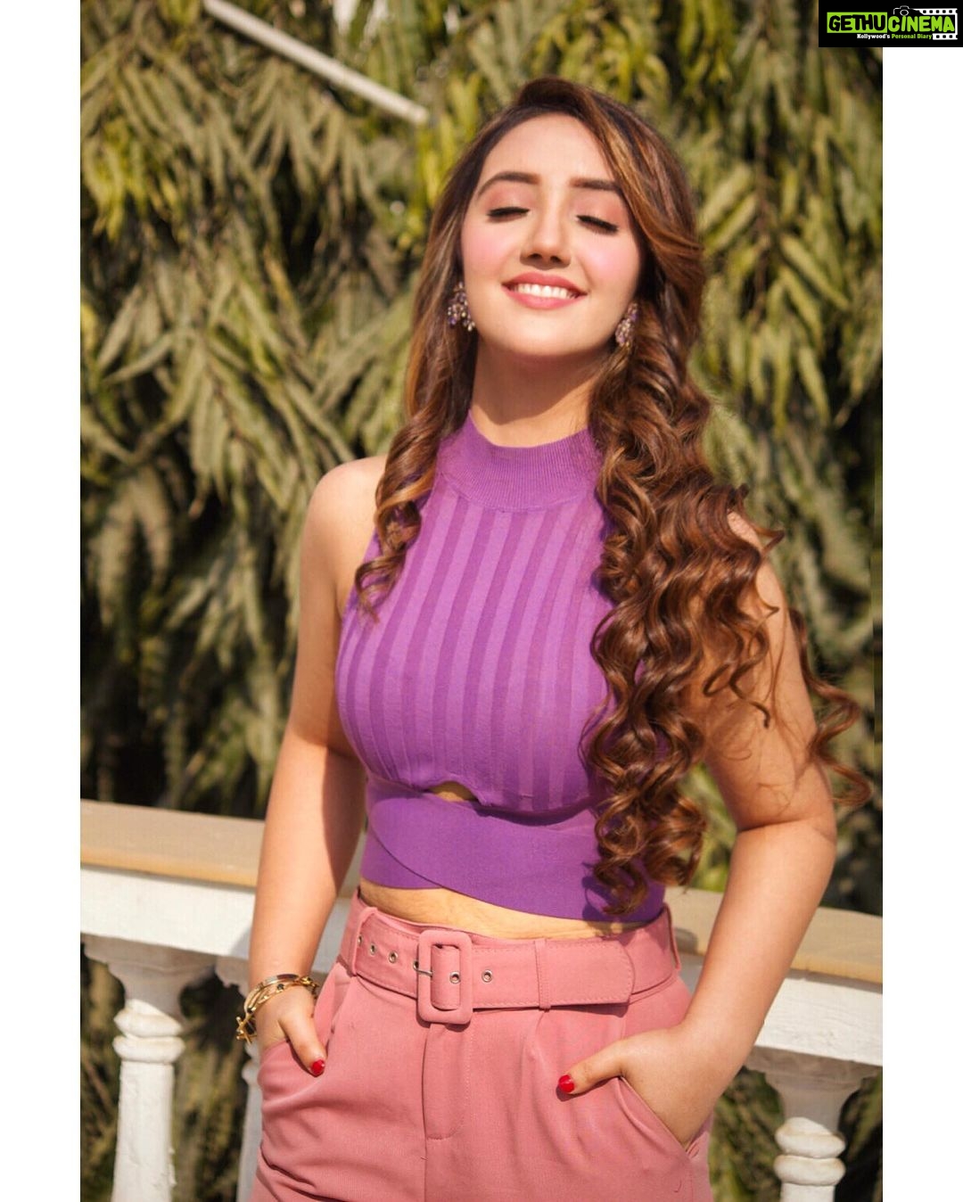 Ashnoor Kaur Instagram - Smile at life, it’ll smile back at you💗