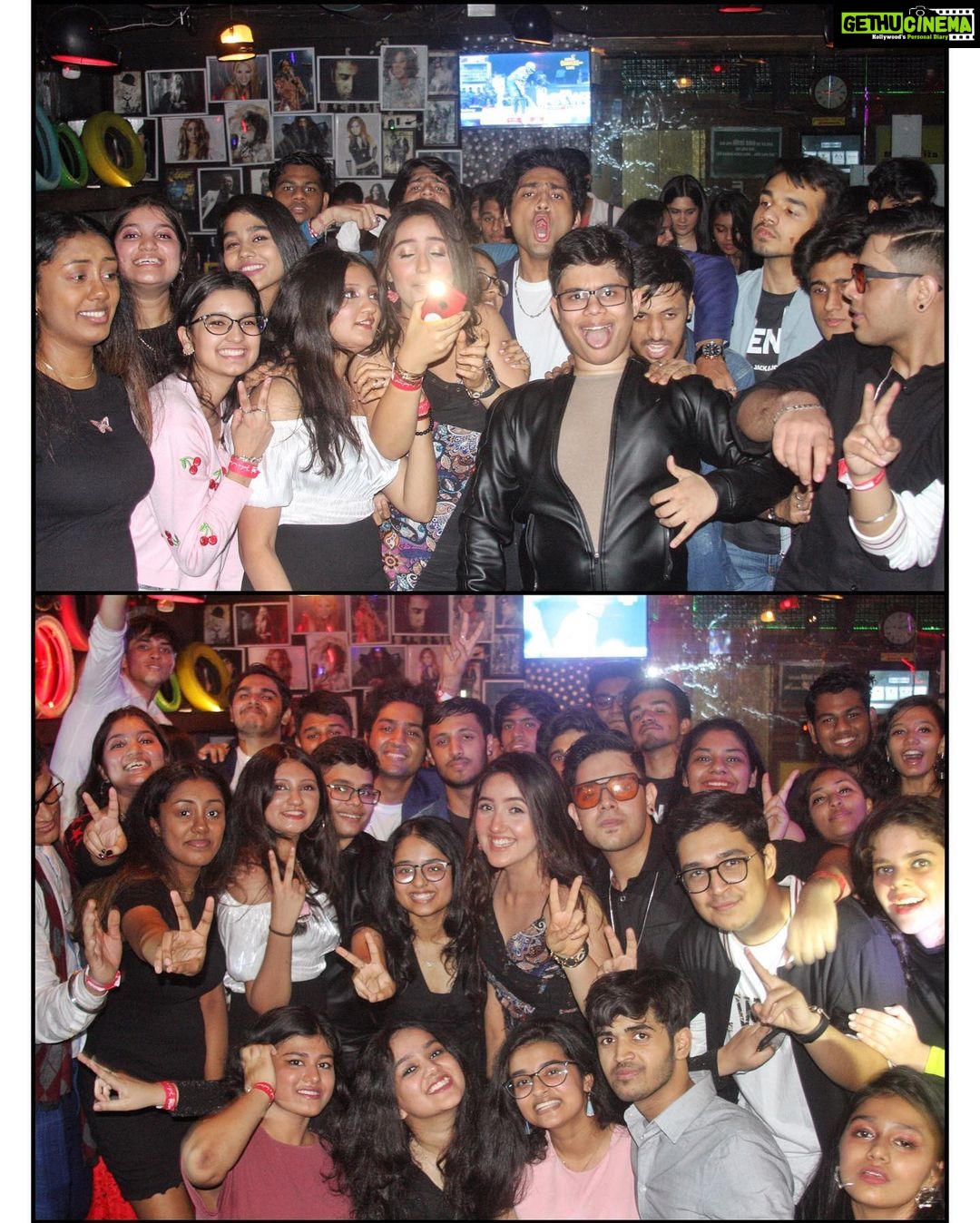 Ashnoor Kaur Instagram - #AboutLastNight at my farewell party❤️ Let’s agree our batch of 2020-21 has been quite unlucky because we missed out on all the events and memories of last year of school!! But, grateful for all it’s taught us... Aches my heart to realise that school’s gonna be over in a few months! But that’s life, and we no option but to move ahead, carrying the memories of the past... So here’s a collection of some of my fav people and the bomb time we had last time🔥 Cheers to ussss!! I love you poepleee!! (Also swipe to the last picture to see me being clueless as to which song is the DJ playing😂🤪) #FarewellParty #BatchOf2020 #SchoolFriends . #WhatIWore #ootn Sling @adorn_label Styled by @drashtidiwan @poonam__diwan Wearing @poojavermalabel Farewell Party