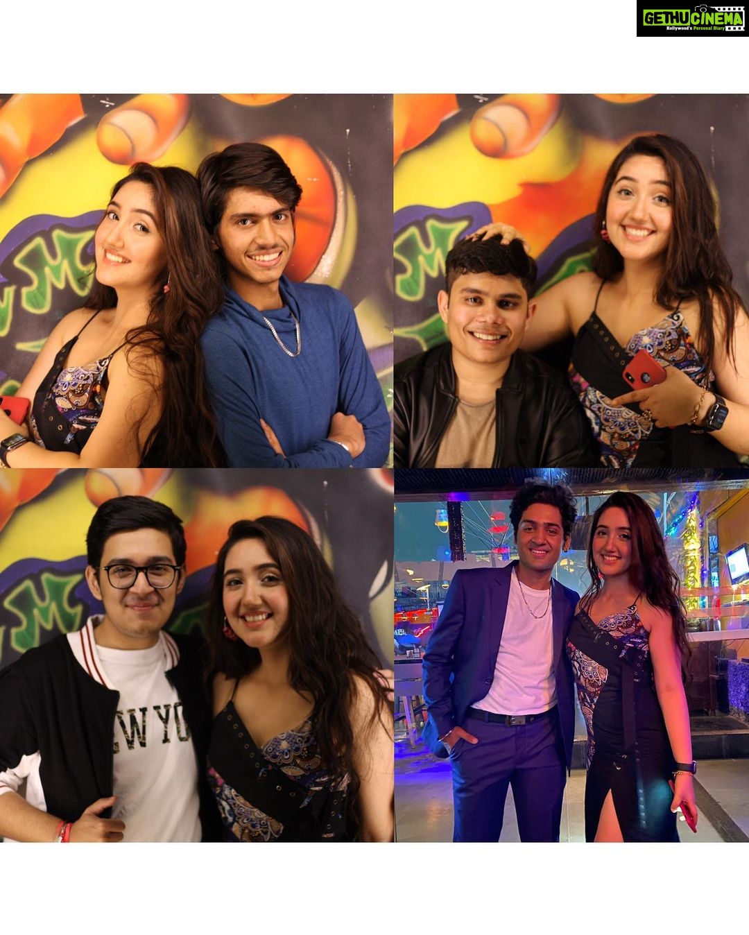 Ashnoor Kaur Instagram - #AboutLastNight at my farewell party❤️ Let’s agree our batch of 2020-21 has been quite unlucky because we missed out on all the events and memories of last year of school!! But, grateful for all it’s taught us... Aches my heart to realise that school’s gonna be over in a few months! But that’s life, and we no option but to move ahead, carrying the memories of the past... So here’s a collection of some of my fav people and the bomb time we had last time🔥 Cheers to ussss!! I love you poepleee!! (Also swipe to the last picture to see me being clueless as to which song is the DJ playing😂🤪) #FarewellParty #BatchOf2020 #SchoolFriends . #WhatIWore #ootn Sling @adorn_label Styled by @drashtidiwan @poonam__diwan Wearing @poojavermalabel Farewell Party