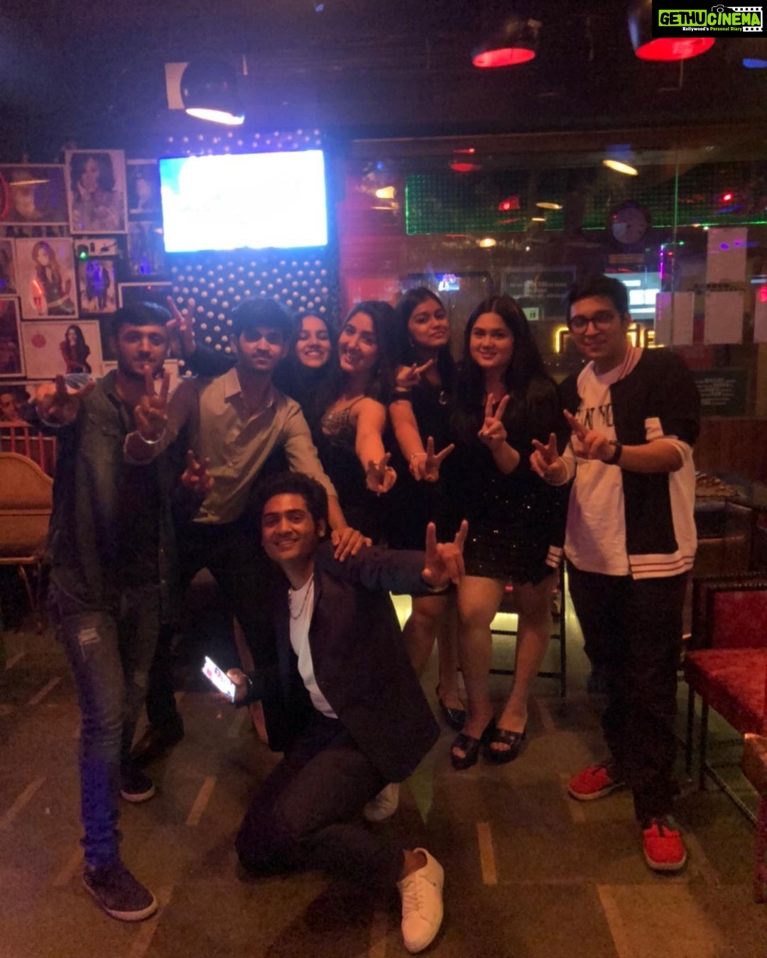 Ashnoor Kaur Instagram - #AboutLastNight at my farewell party❤️ Let’s agree our batch of 2020-21 has been quite unlucky because we missed out on all the events and memories of last year of school!! But, grateful for all it’s taught us... Aches my heart to realise that school’s gonna be over in a few months! But that’s life, and we no option but to move ahead, carrying the memories of the past... So here’s a collection of some of my fav people and the bomb time we had last time🔥 Cheers to ussss!! I love you poepleee!! (Also swipe to the last picture to see me being clueless as to which song is the DJ playing😂🤪) #FarewellParty #BatchOf2020 #SchoolFriends . #WhatIWore #ootn Sling @adorn_label Styled by @drashtidiwan @poonam__diwan Wearing @poojavermalabel Farewell Party