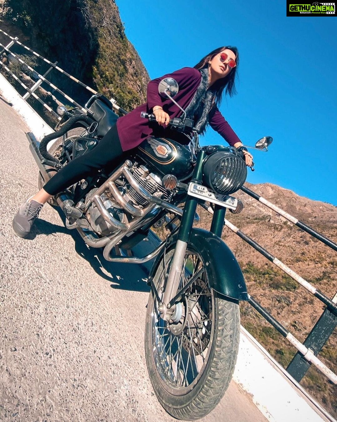 Ashnoor Kaur Instagram - Ride the bike of life on your own terms🔥 . . (Bullet just for picture purposes as ‘m underage😝 ; Wish to ride one as soon as ‘m 18!! Just like my pa @gurmeetsingh0911 Okay??😬) . . Wearing @juneberry__official 📸 @shanty_kanwer sir🤗
