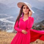 Ashnoor Kaur Instagram - Fun fact: You can’t take a deep breath while smiling! . . . . . Just kidding, wanted you to smile☺️ Have a great day💗✨ #WhatIWore #ashnoorstylediaries Wearing @eeshadatta Styled by @harshkhullarofficial @teamhkstyles ✨ 📸 by @doprahularora sir🤗