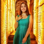 Ashnoor Kaur Instagram - Make a promise to illuminate your surroundings with positivity✨ #PromiseDay . What promise did u make today? . . (Swipe left to see me getting ready for my picture🤪) Styled by @drashtidiwan @poonam__diwan Outfit by @aliishadliima Jewellery by @nitaara_label