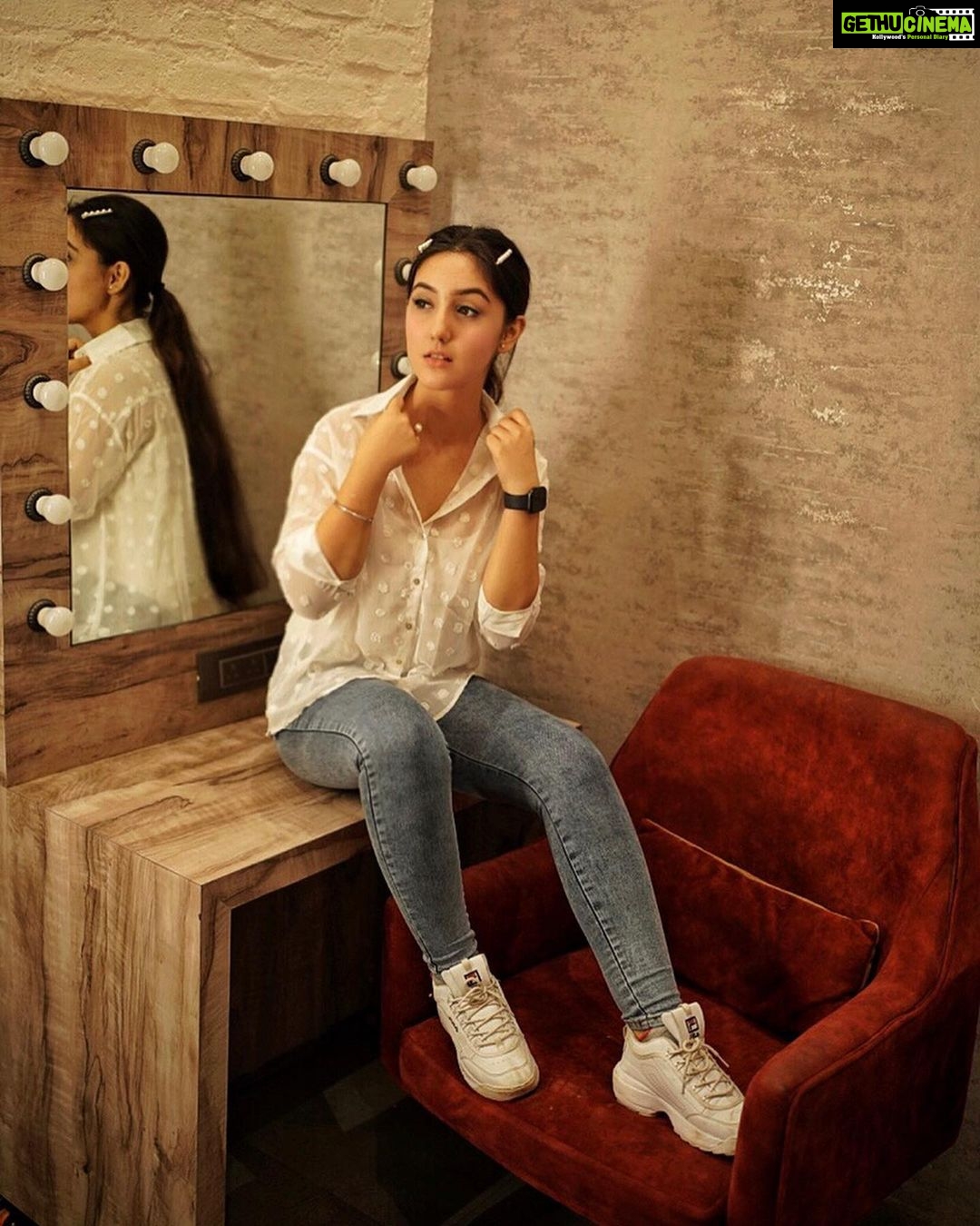 Ashnoor Kaur Instagram - You are your choices✨ . . . Wearing @drobekart