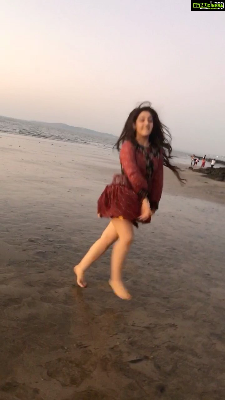 Ashnoor Kaur - 487.9K Likes - I always seem to smileā¤ļøāØ
.
Beach or mountains?
.
.
#beachbabyforever #letsmoj #ashnoorkaur @letsmoj