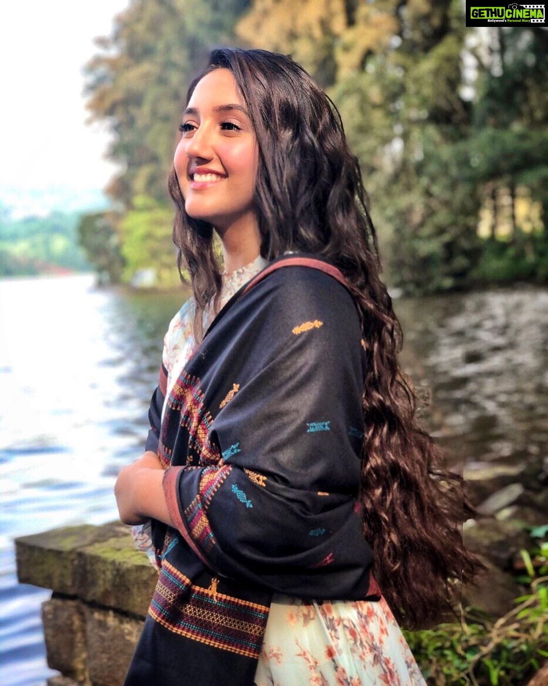 Ashnoor Kaur Instagram - Sometimes you can be beautifully out of place, just like the moon during the day✨💗 . . Who all are looking forward to this year, 2021?