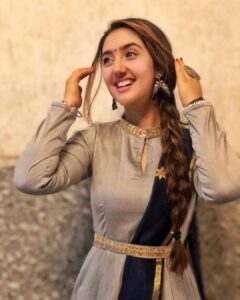 Ashnoor Kaur Instagram - First post of #2021 ❤️

Looking forward to a safer, happier and exciting year... And hoping for it to be the year to rise above the horizons and get out of your comfort zone, and expand, and fly!!❤️

Wearing @the_homeaffair_jaipur
Jutti @juttiexpress 
📸 @kauravneet79