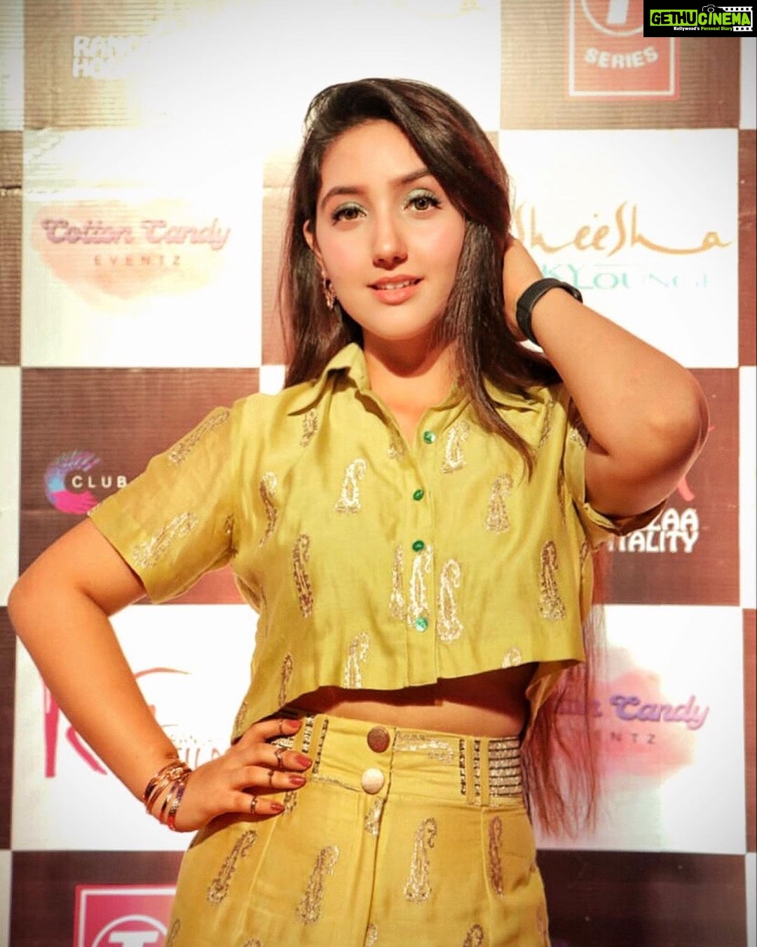 Ashnoor Kaur Instagram - You could be anything, but anything can’t be you✨ . . #WhatIWore #ashnoorstylediaries Styled by @drashtidiwan @poonam__diwan Outfit by @colorstorybydee Jewellery @jewelsgalaxy 📸 by @x_avi_xx