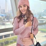 Ashnoor Kaur Instagram - Thanks Delhi, for the freezing breezes and the warm memories✨🥰❤️ It was lovely working with you buddyyy @thesiddharthnigam 💪🏻🔥 Swipe to watch our ‘buddy vibes’😂🤪 . #AirportLook #WhatIWore #ashnoorstylediaries Wearing @pankhclothing Beanie @juneberry__official Bumbag @1clickgrab