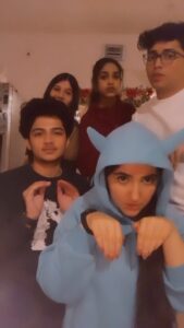 Ashnoor Kaur Instagram - Batao, mere koi feelings nahi hai?😂🤪

#funny #letsmoj #funwithfriends #tommy #tuhadakuttatommy #sadakuttakuttatuhadakuttatommy #madus #letsmoj @mojindia