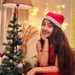 Ashnoor Kaur Instagram - A little smile; a word of cheer, A bit of love from someone near... Little joyous gift from one held dear, Sending positivity for the coming year... Hope we put aside all stress and sickness, Done with that, celebrate a merry Christmas🎄❤️ #MerryChristmas #ashnoorwrites