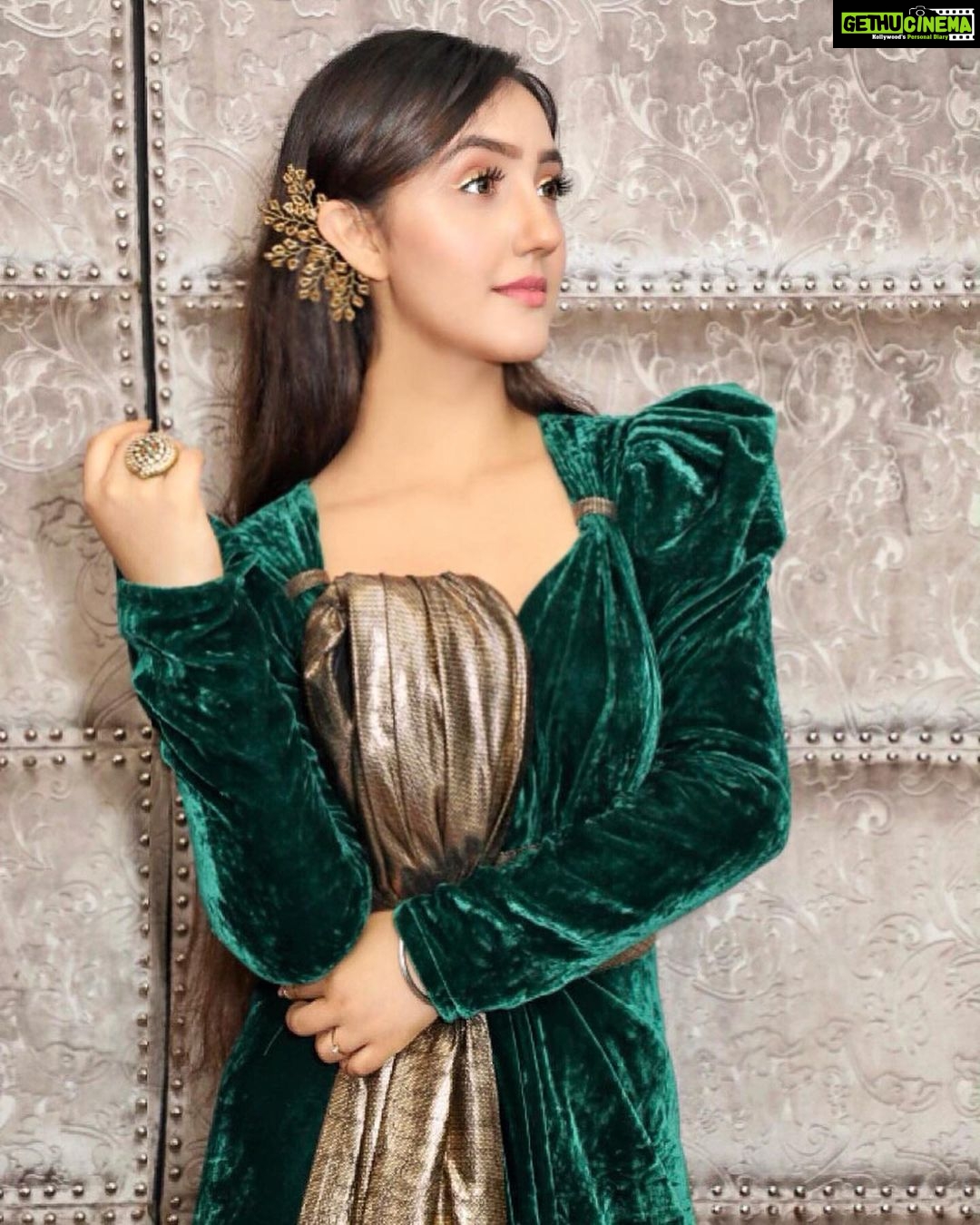 Ashnoor Kaur Instagram - Every heart has a story to tell✨