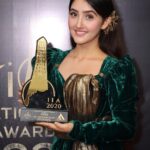 Ashnoor Kaur Instagram - ‘Style icon of the year’ it is❤️ Thank you @internationaliconicaward for the recognition! My first one for style🥰 Yayyyyy, 2020 is atleast ending on a good note hahaha!🤗 #Gratitude 🙏🏻