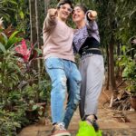 Ashnoor Kaur Instagram - My brother has an awesome sister- A true story.🤪 Swipe to see why am I saying this! . . Look who came to meet meeeeee!!! @rohanmehraa after sooo long bhai!! Always feels like family😌❤️ Now we gotta go on a ride soon😁 . . Wearing @pixie__.dusttt Glares courtesy @rohanmehraa 😁 📸 @kauravneet79