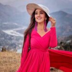 Ashnoor Kaur Instagram - Fun fact: You can’t take a deep breath while smiling! . . . . . Just kidding, wanted you to smile☺️ Have a great day💗✨ #WhatIWore #ashnoorstylediaries Wearing @eeshadatta Styled by @harshkhullarofficial @teamhkstyles ✨ 📸 by @doprahularora sir🤗