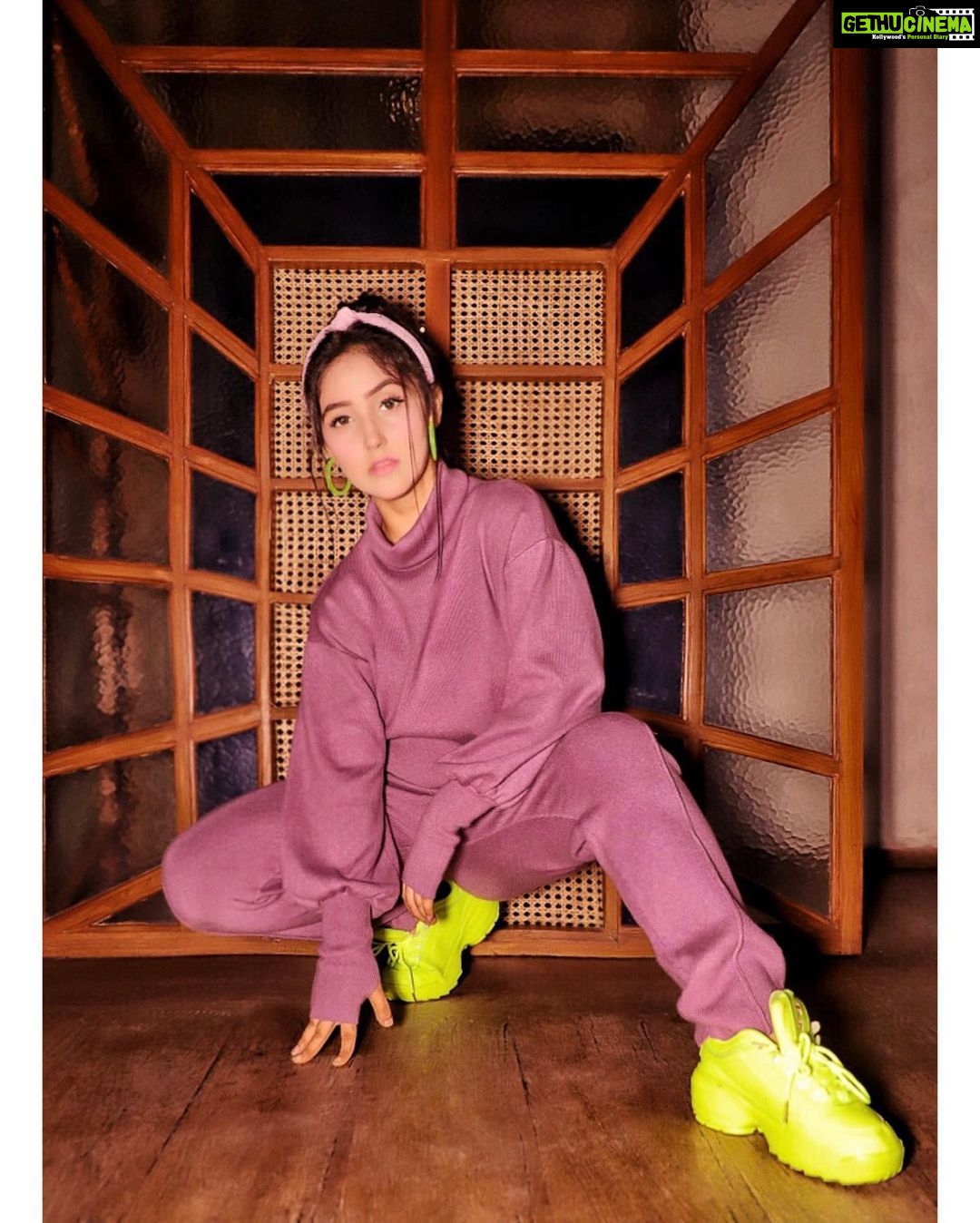 Ashnoor Kaur Instagram - A tornado, with pretty eyes and a heartbeat💗✨ . . . #WhatIWore #ashnoorstylediaries Wearing @pankhclothing 📸 @smileplease_25