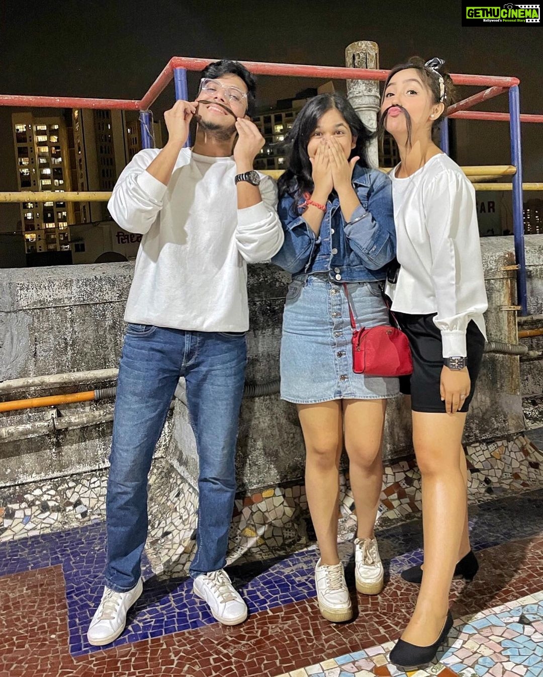 Ashnoor Kaur Instagram - Living moments, creating memories❤️✨ . . #AboutLastNight #Fun #Friends #WhatIWore #ashnoorstylediaries Wearing @meeamifashion 📸 @purple.star.entertainment