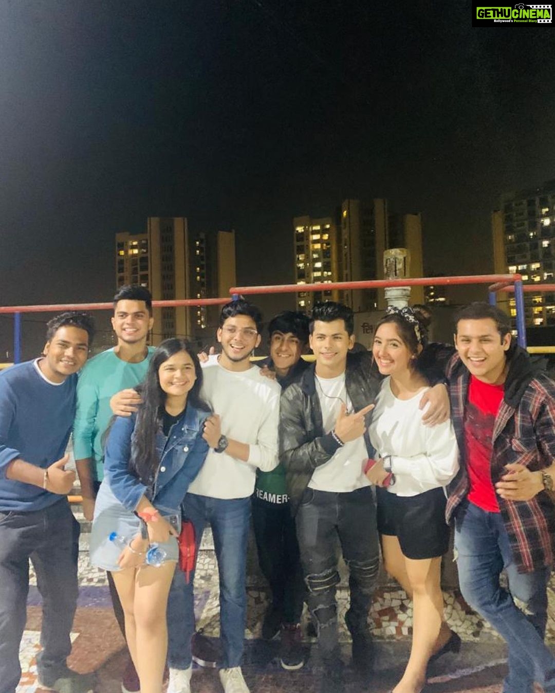 Ashnoor Kaur Instagram - Living moments, creating memories❤️✨ . . #AboutLastNight #Fun #Friends #WhatIWore #ashnoorstylediaries Wearing @meeamifashion 📸 @purple.star.entertainment