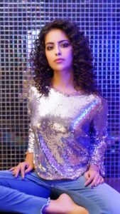 Avika Gor Instagram - ✨✨✨✨ Styled by @krishi1606 Imagery by @niravthakkarphotography Denims @numerounojeanswear Makeup & Hair @amuthevar Location Courtesy @goldfinchmumbai @1522inmumbai