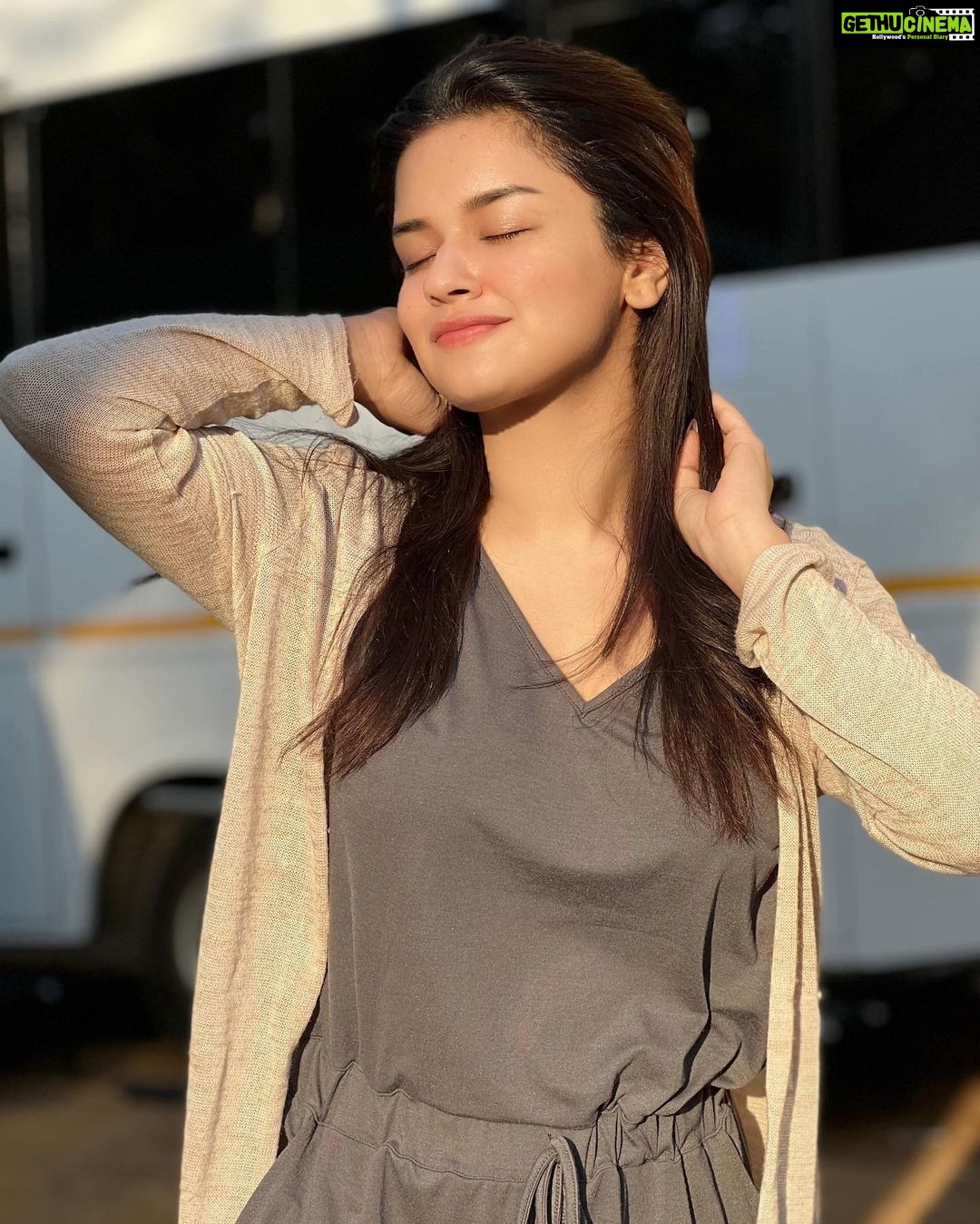 Avneet Kaur Instagram - Milan hun ab jo tumse hai dil ko mere kasam se sukoon mila ♥️ #naturaldays Mumbai, Maharashtra