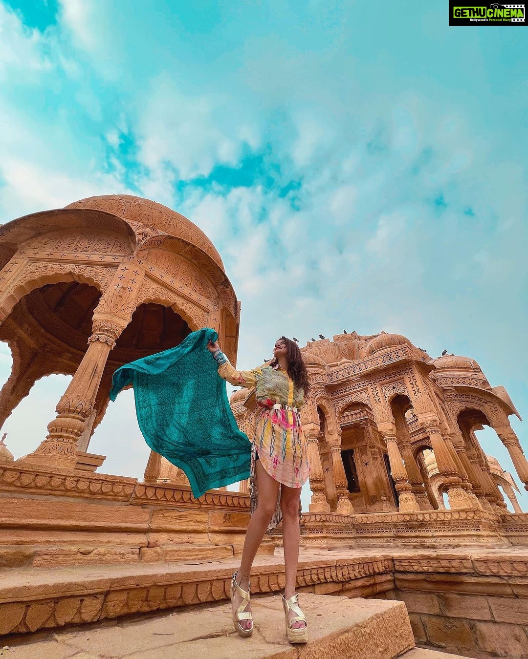 Avneet Kaur Instagram - H I S T O R Y 💙 #jaisalmer #throwback 📸- @sonianandra Bada Bagh