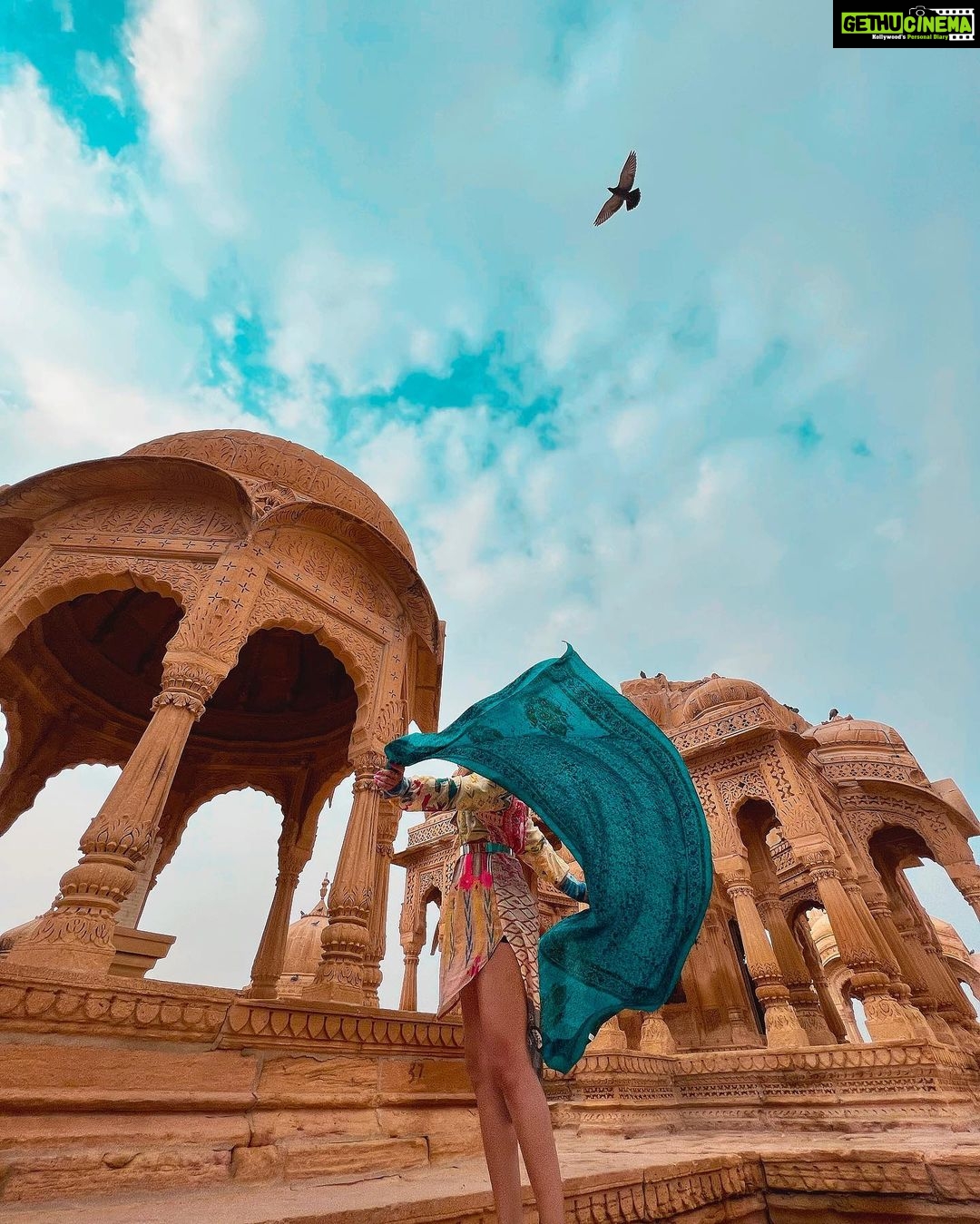 Avneet Kaur Instagram - H I S T O R Y 💙 #jaisalmer #throwback 📸- @sonianandra Bada Bagh