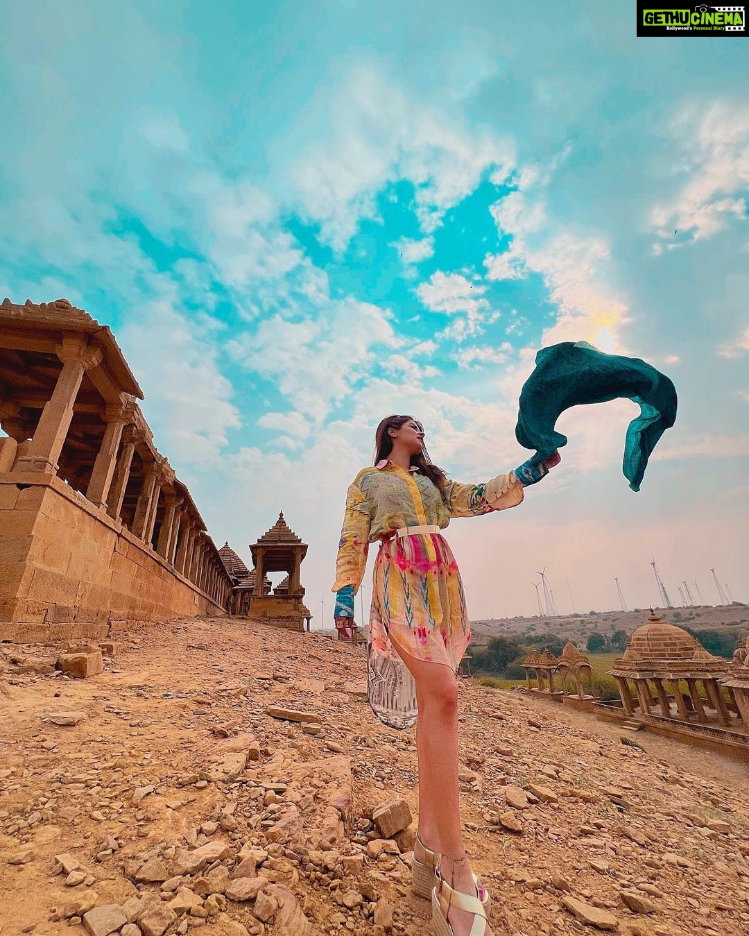 Avneet Kaur Instagram - H I S T O R Y 💙 #jaisalmer #throwback 📸- @sonianandra Bada Bagh