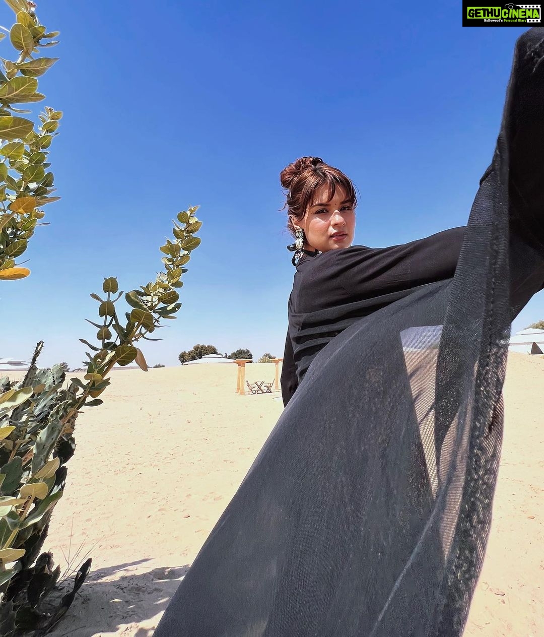 Avneet Kaur Instagram - I wanna go back 🥺❤️ #jaisalmerdiaries #dunes #desert Jaisalmer, Thar Desert, India