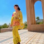 Avneet Kaur Instagram - Don’t feel like saying goodbye to this place 🙂💗 #Pushkar Styling : @akansha.27 @tiara_gal Outfit : @theboozybutton Jewellery : @_slush288_ 🤝 : @houseofcreativity._ @style_by_ruchi @ishikapunamiya 📸- @sonianandra