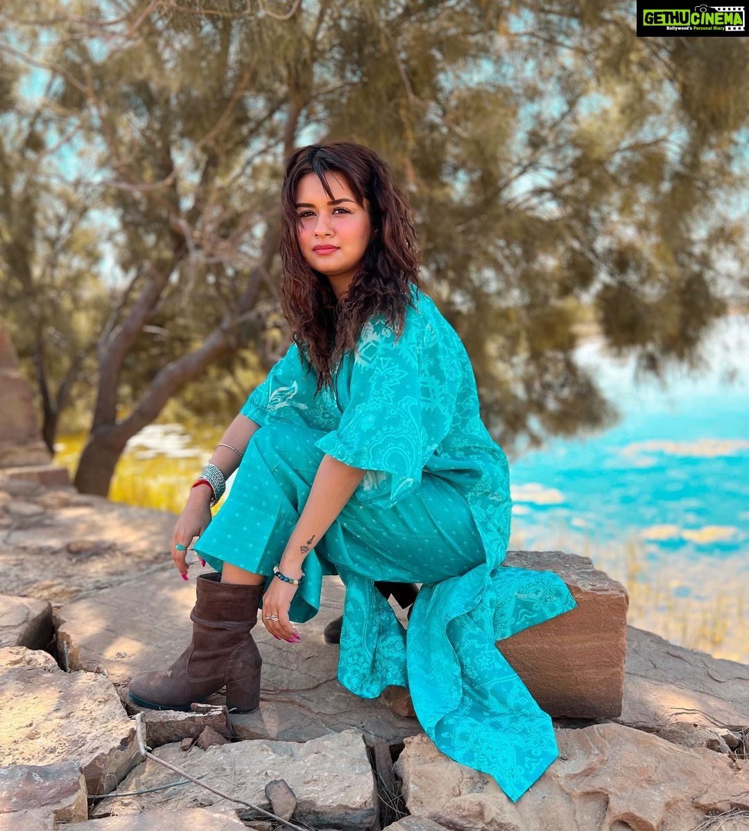 Avneet Kaur Instagram - Tere bas main kuch vi nai ae dil nu eh samjhawan, tu jhoom ππ
Styling : @akansha.27 @tiara_gal Outfit : @theboozybutton Jewellery : @_slush288_ π€ : @houseofcreativity._ @style_by_ruchi @ishikapunamiya Jaisalmer - The Golden Heaven