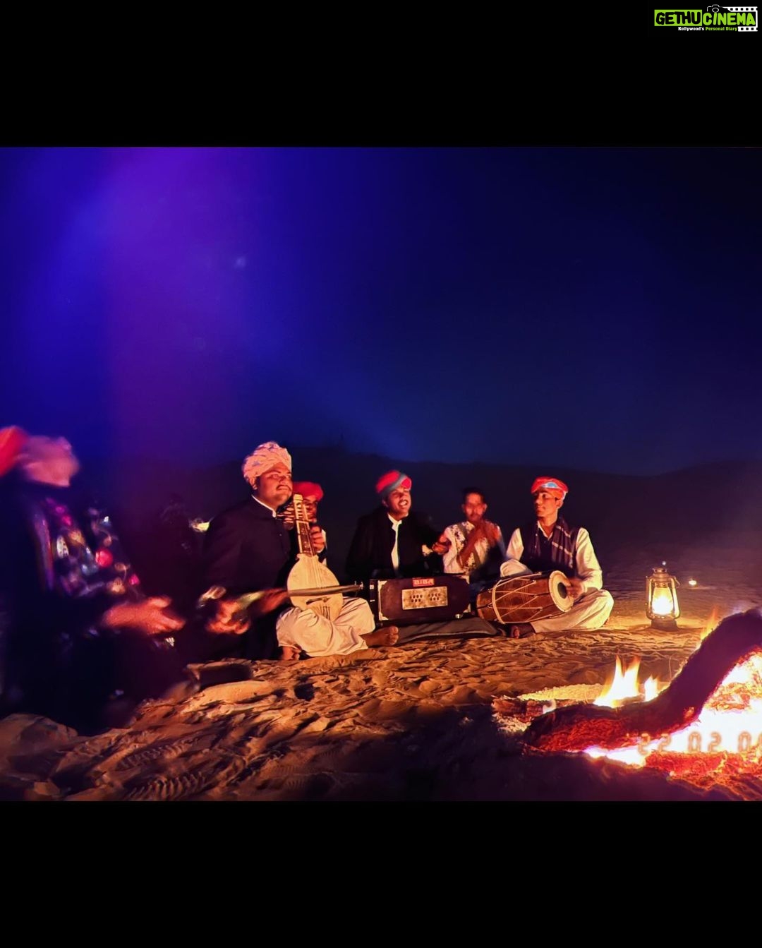 Avneet Kaur Instagram - An experience of a lifetime!😍 Under the stars, no light just lamps and candles, cultural music, dinner in the middle of the dunes….. Thank you @kanak_jaisalmer for the hospitality ❤️ wonderful experience !!!⛺️ 🏜 🐪 🌌 Styling : @tiara_gal @akansha.27 Outfit : @sorayabymalvika 🤝 : @shivani_deshewar_ @_styleby_k @ishikapunamiya Kanak Jaisalmer