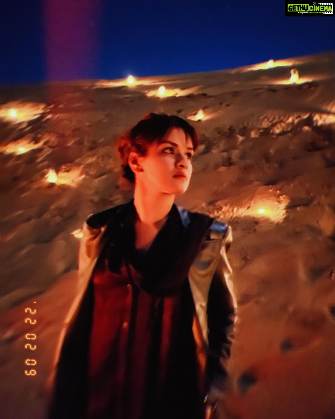 Avneet Kaur Instagram - An experience of a lifetime!😍 Under the stars, no light just lamps and candles, cultural music, dinner in the middle of the dunes….. Thank you @kanak_jaisalmer for the hospitality ❤️ wonderful experience !!!⛺️ 🏜 🐪 🌌 Styling : @tiara_gal @akansha.27 Outfit : @sorayabymalvika 🤝 : @shivani_deshewar_ @_styleby_k @ishikapunamiya Kanak Jaisalmer