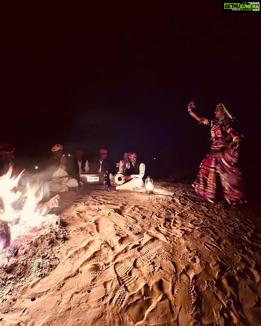 Avneet Kaur Instagram - An experience of a lifetime!😍 Under the stars, no light just lamps and candles, cultural music, dinner in the middle of the dunes….. Thank you @kanak_jaisalmer for the hospitality ❤️ wonderful experience !!!⛺️ 🏜 🐪 🌌 Styling : @tiara_gal @akansha.27 Outfit : @sorayabymalvika 🤝 : @shivani_deshewar_ @_styleby_k @ishikapunamiya Kanak Jaisalmer