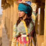 Avneet Kaur Instagram - Bringing some colours to this golden city…..☀️🌈 Styling : @tiara_gal @akansha.27 Outfit by : @theboozybutton 🤝 : @_styleby_k @style_by_ruchi Bada Bagh