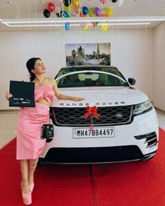 Avneet Kaur Instagram - This is my year of dreams coming true.🥺❤️ #2022 #bucketlist #anotherone #blessed ✔️