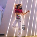 Avneet Kaur Instagram - She’s madness in a pretty package.💕😛🔥 #styledbyme 📸- @krupalakhanii.16