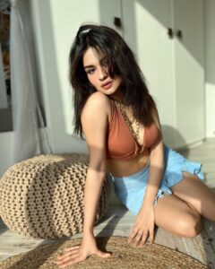 Avneet Kaur Instagram - Fresh outta the beach like.🧡💙🌊🐠
Top- @starin.in 
Skirt- @diamondlady.in 
📸- @krupalakhanii.16