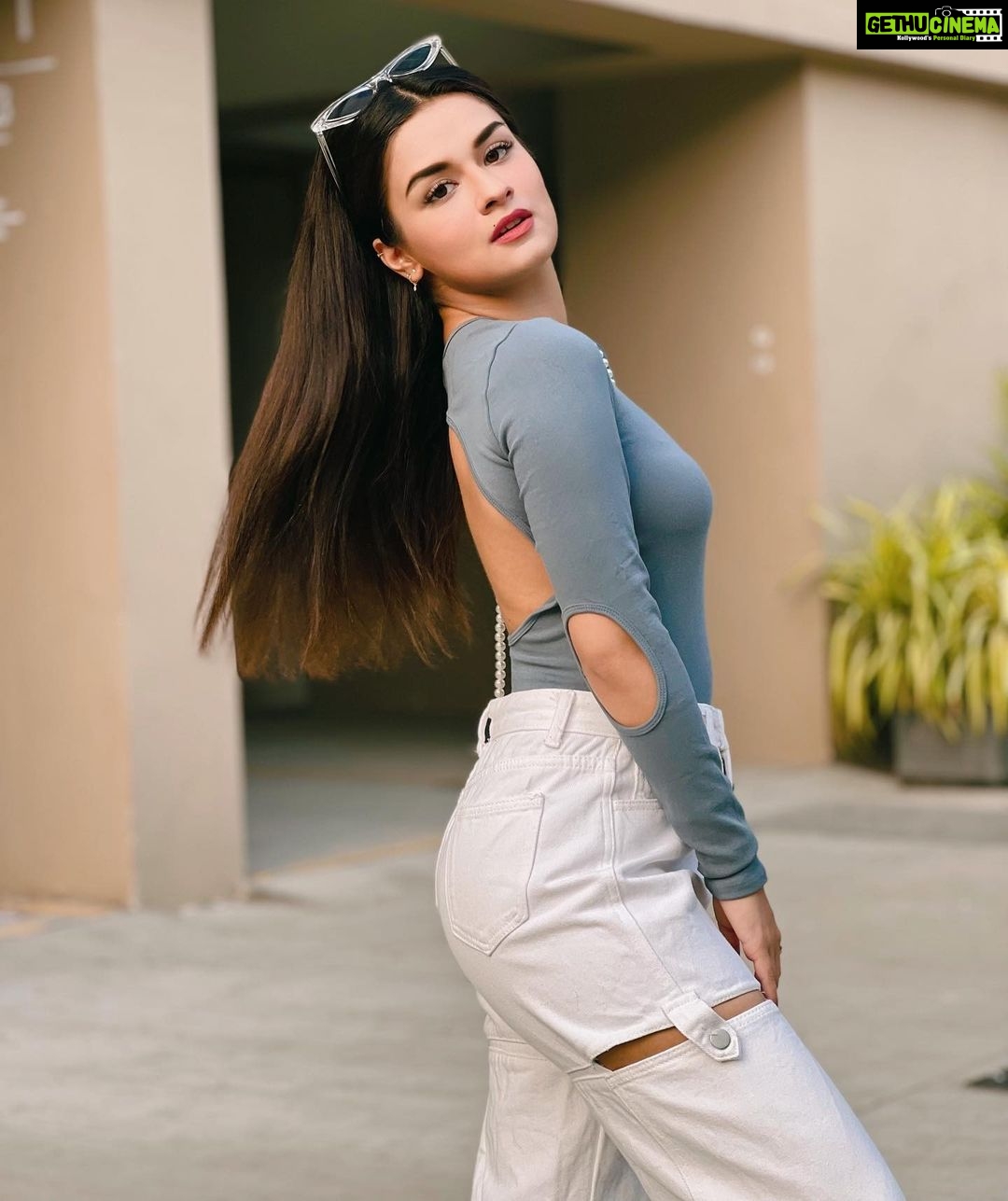 Avneet Kaur Instagram - Souls recognise each other by vibes, not appearances.🤍💫 #styledbyme