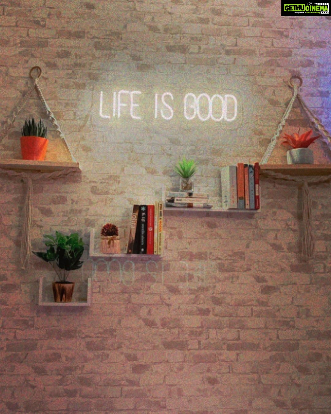 Avneet Kaur Instagram - Room aesthetics.💕🏠✨ #myroom #decorbyme #lifestyle Home