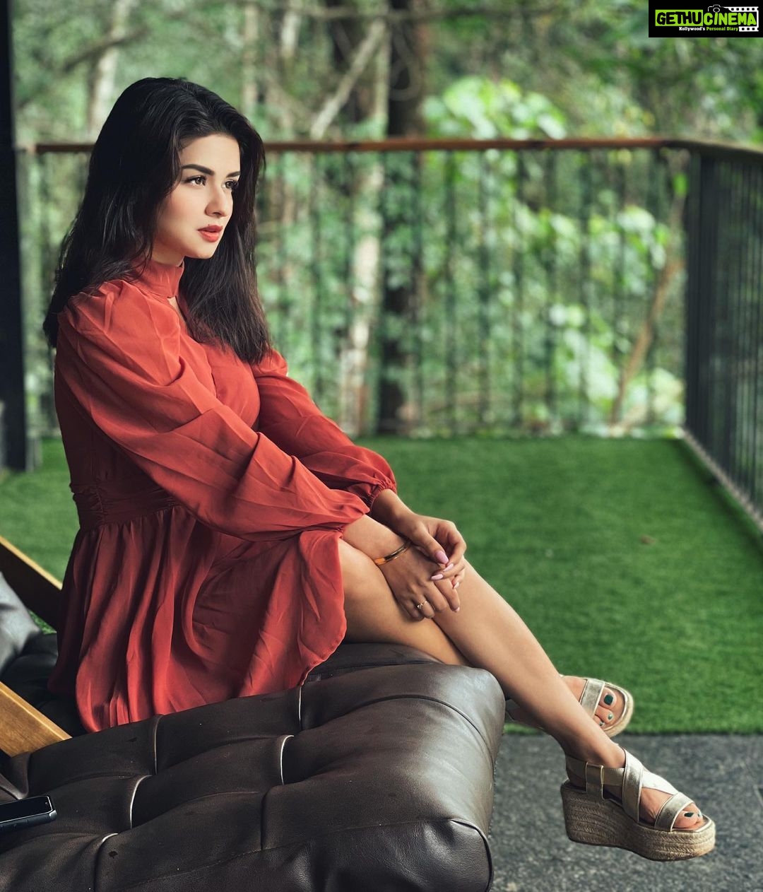 Avneet Kaur Instagram - Let’s just sit quietly and listen to the secrets the rain wants to tell us.♥️ Location- @ayatana.coorg Wearing- @ewayoung Ayatana Resort