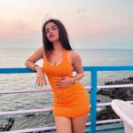 Avneet Kaur Instagram - My hair has been hella disrespecting me lately.🙂😂 Goa