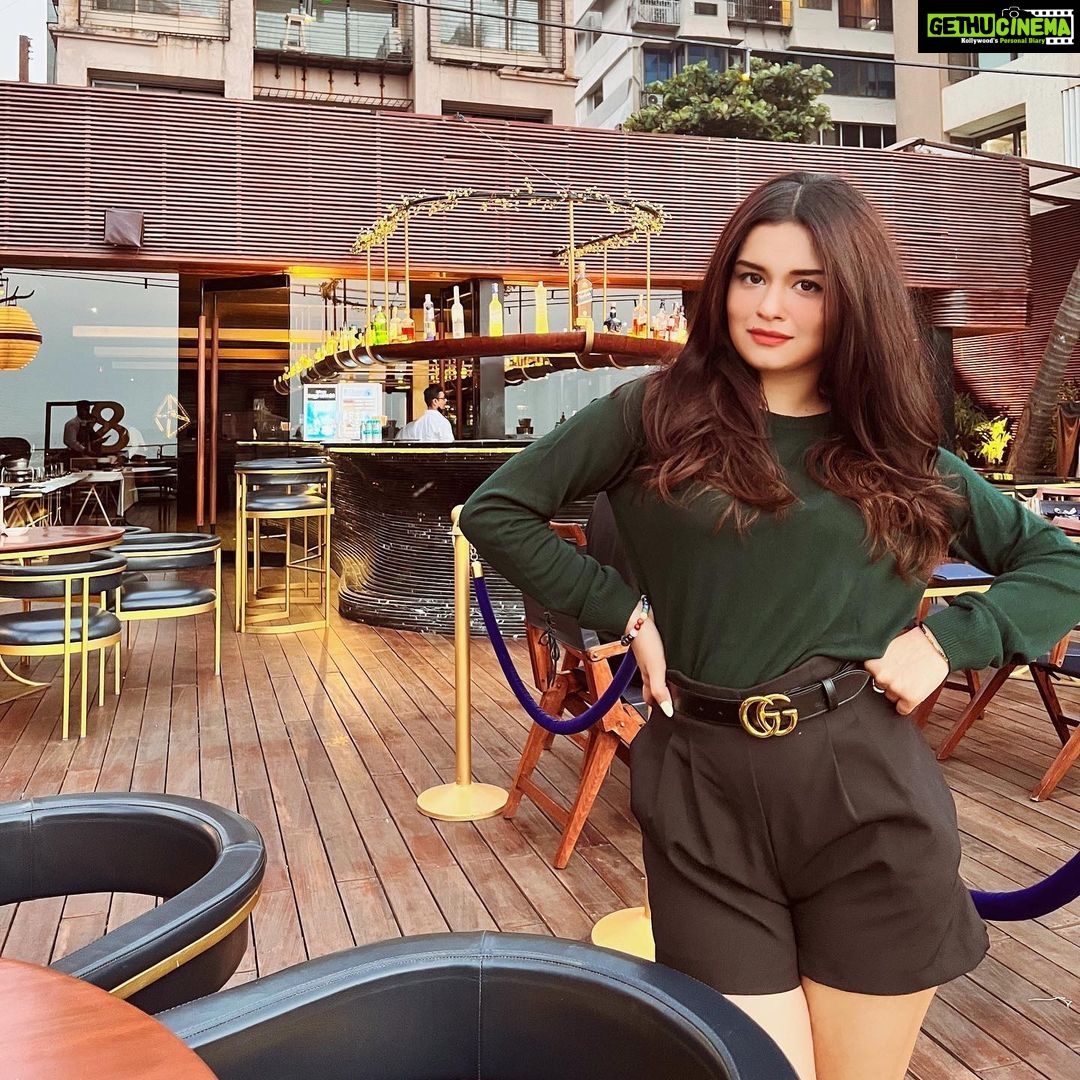 Avneet Kaur Instagram - Fall vibes.💚🖤 Mumbai, Maharashtra